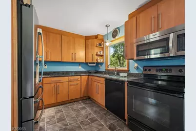 45 Sunset Rd, Bloomingdale, NJ 07403 - Photo 10