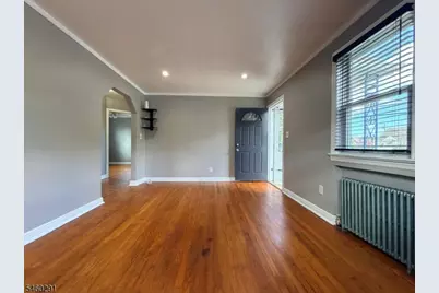 614 Mola Blvd, Elmwood Park, NJ 07407 - Photo 6