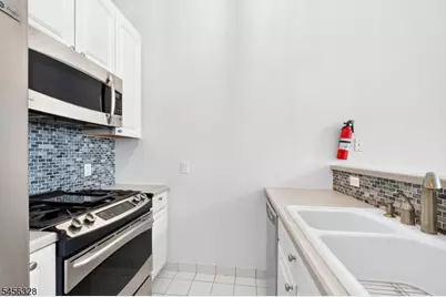 518-536 Gregory Ave #425, Weehawken, NJ 07086 - Photo 6