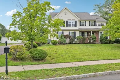 9 Rue Cezanne, Franklin Township, NJ 08873 - Photo 2