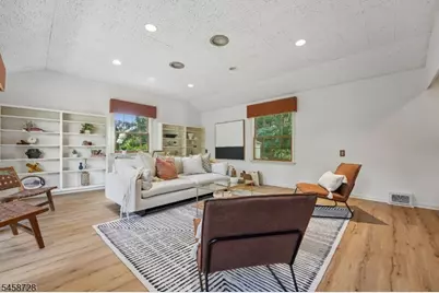 1 Seneca Pl, Montclair, NJ 07043 - Photo 10