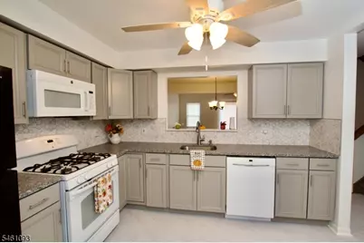 32 Rhea Run, Hampton Township, NJ 07860 - Photo 4