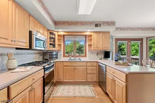 23 Milburn Dr, Hillsborough Township, NJ 08844 - Photo 18