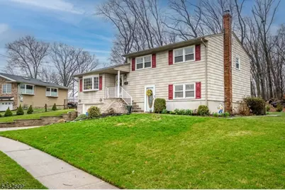 8 Adelphi Ct, Edison, NJ 08837 - Photo 2