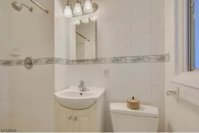 8 Adelphi Ct, Edison, NJ 08837 - Photo 20