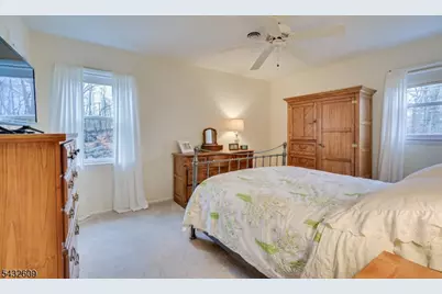 8 Adelphi Ct, Edison, NJ 08837 - Photo 18