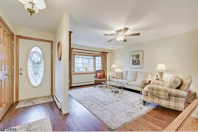 8 Adelphi Ct, Edison, NJ 08837 - Photo 4