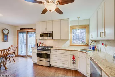 8 Adelphi Ct, Edison, NJ 08837 - Photo 12
