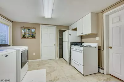 8 Adelphi Ct, Edison, NJ 08837 - Photo 26