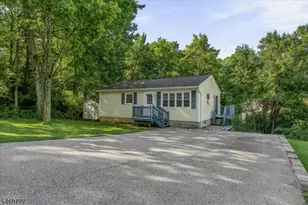 12 Doe Run, Vernon, NJ 07422 - Photo 2