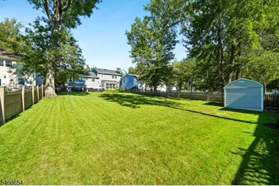 10 Hampton Ter, Livingston, NJ 07039 - Photo 4
