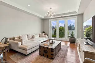 250 Henley Pl, Weehawken Twp., NJ 07086 - Photo 16
