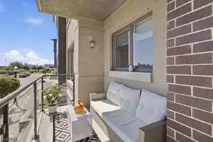 250 Henley Pl, Weehawken Twp., NJ 07086 - Photo 30