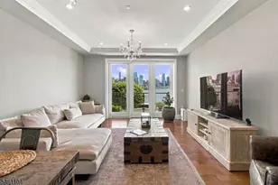 250 Henley Pl, Weehawken Twp., NJ 07086 - Photo 14