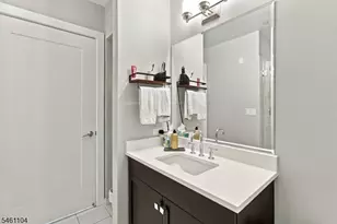 250 Henley Pl, Weehawken Twp., NJ 07086 - Photo 22
