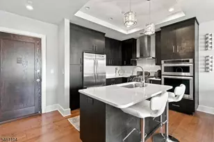 250 Henley Pl, Weehawken Twp., NJ 07086 - Photo 6