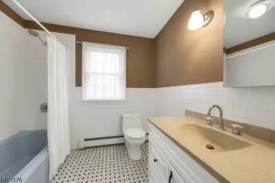 444 Riverside Ave, Lyndhurst Township, NJ 07071 - Photo 18
