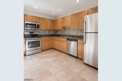 524 Great Beds Ct, Perth Amboy, NJ 08861 - Photo 2
