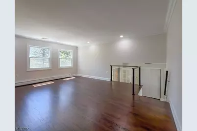 8 Woodland Dr, Washington Township, NJ 07853 - Photo 4