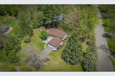 8 Woodland Dr, Washington Township, NJ 07853 - Photo 2