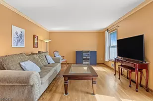 22 Ditmars Cir, Hillsborough Township, NJ 08844 - Photo 8