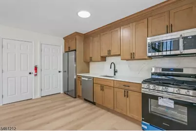 102 Kingsberry Dr, Franklin Township, NJ 08873 - Photo 12