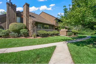 102 Kingsberry Dr, Franklin Township, NJ 08873 - Photo 2
