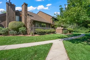 102 Kingsberry Dr, Franklin Township, NJ 08873 - Photo 2