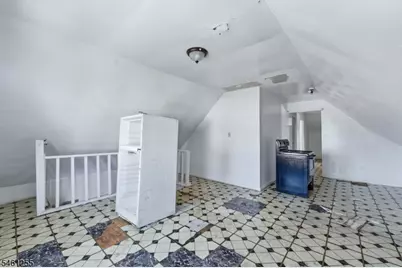 490 E 27th St, Paterson, NJ 07514 - Photo 28
