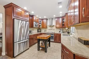 18 Metro Vista Dr, Hawthorne, NJ 07506 - Photo 4