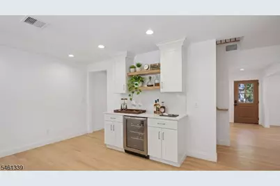 14 Maplewood Dr, Livingston, NJ 07039 - Photo 6