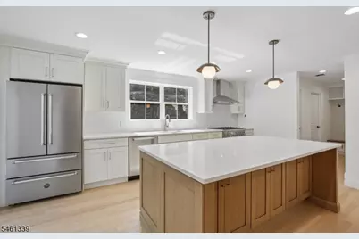 14 Maplewood Dr, Livingston, NJ 07039 - Photo 4