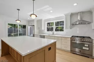 14 Maplewood Dr, Livingston, NJ 07039 - Photo 24