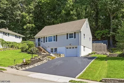 138 Rafkind Rd, Bloomingdale, NJ 07403 - Photo 2