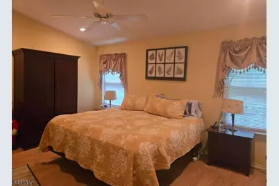 1098 Oakcroft Ln, Franklin Township, NJ 08873 - Photo 12