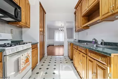 28 Perry St, Belleville, NJ 07109 - Photo 12