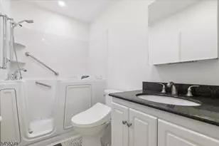 181 Long Hill Rd, Little Falls Township, NJ 07424 - Photo 18
