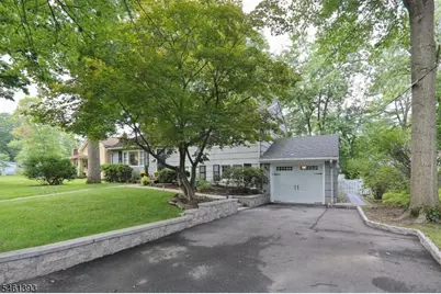 31 Karen Way, Summit, NJ 07901 - Photo 2