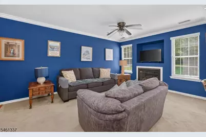 864 Honeybrook Cir, Lopatcong Township, NJ 08886 - Photo 4