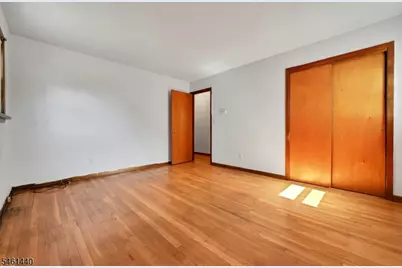 347 Chestnut Ave, South Hackensack Township, NJ 07606 - Photo 20