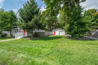 39 Fredericks St, Wanaque, NJ 07465 - Photo 2