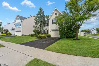 40 Champlain Way, Franklin Township, NJ 08823 - Photo 2