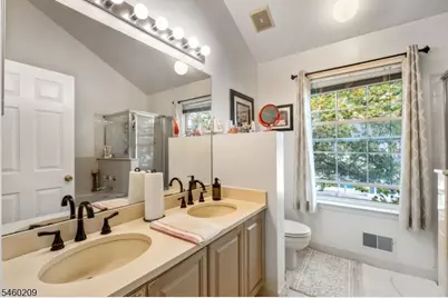 40 Champlain Way, Franklin Township, NJ 08823 - Photo 28