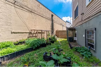 363 Summer St, Paterson, NJ 07501 - Photo 16