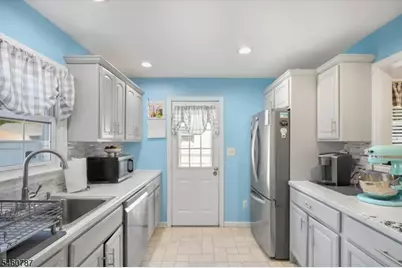 73 Burnside Pl, Wanaque, NJ 07420 - Photo 8