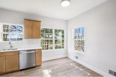 101 Tallwood Ln, Green Brook Township, NJ 08812 - Photo 4