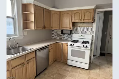 41 Knox Ave, Cliffside Park, NJ 07010 - Photo 2