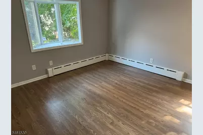 41 Knox Ave, Cliffside Park, NJ 07010 - Photo 4