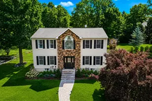 8 Cross Oak Ln, West Milford, NJ 07480 - Photo 2