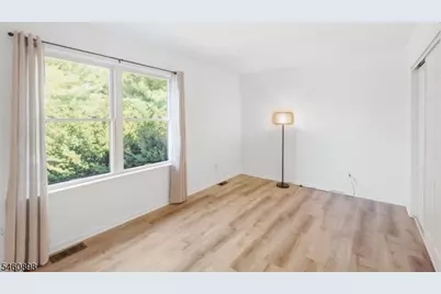 126 Locust Ct, Raritan Township, NJ 08822 - Photo 18